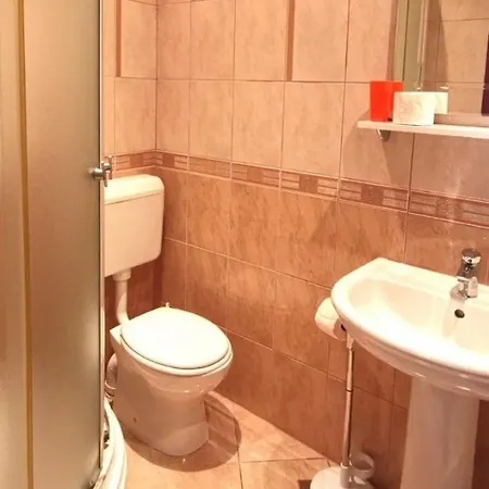 Jure - Ground Floor Studio-apartments * Makarska