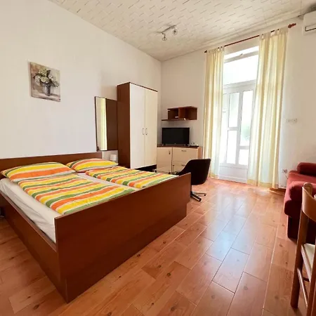 Jure - Ground Floor Studio-apartments Makarska